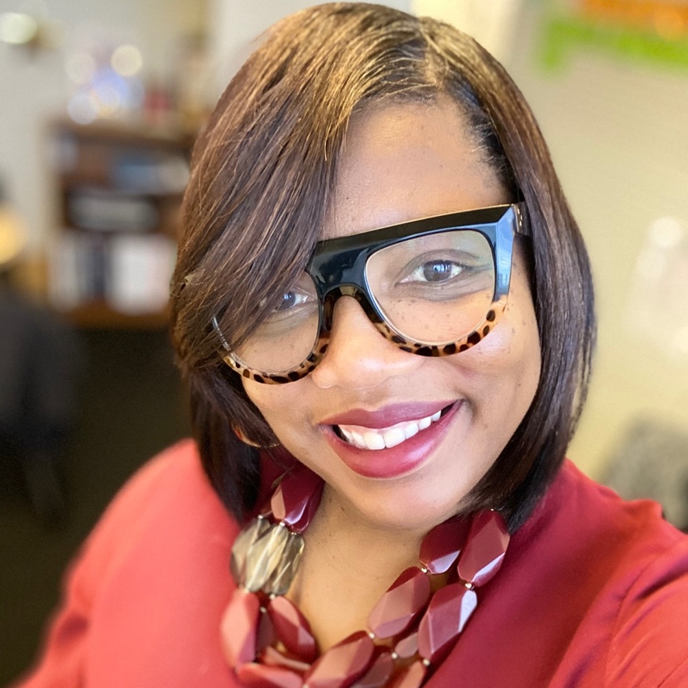 Meet your Posher, Yvette